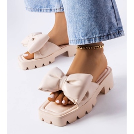 Chanclas beige con suela de tractor de Bossé 1