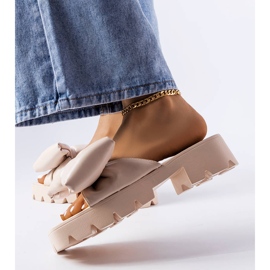 Chanclas beige con suela de tractor de Bossé 2