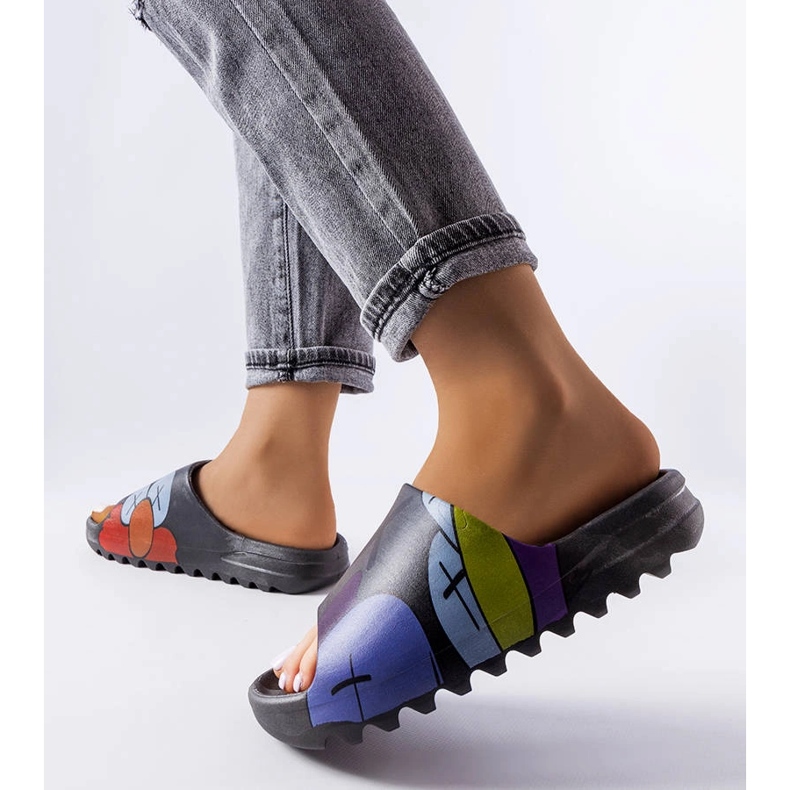 Chanclas negras con suela y estampados negro 2