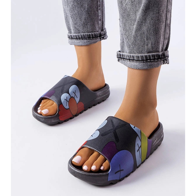 Chanclas negras con suela y estampados negro 1