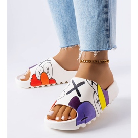 Babuchas blancas con suela y estampados blanco 1