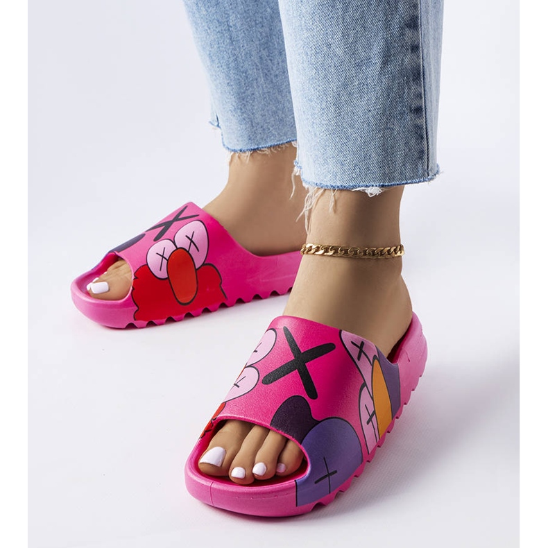 Chanclas rosa oscuro con estampados 1