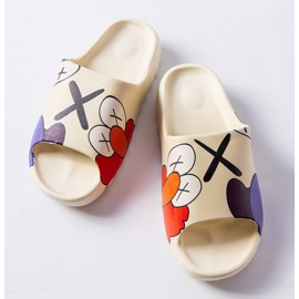 Chanclas beige con dibujo y estampados 3