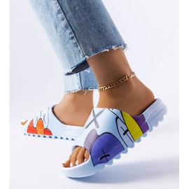 BM Chanclas azules con estampados 2