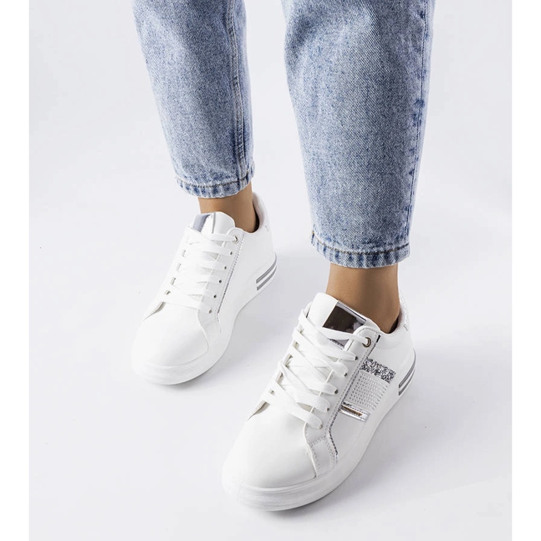 Deportivas blancas decoradas con pedrería Xarles blanco 1