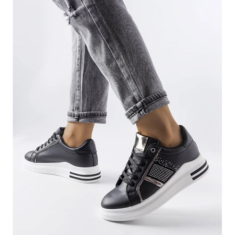 Deportivas negras decoradas con pedrería Xarles negro 1 Deportivas negras decoradas con pedrería Xarles negro 1