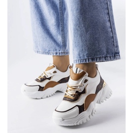 Deportivas blancas con suela irregular de Alta blanco 1 Deportivas blancas con suela irregular de Alta blanco 1