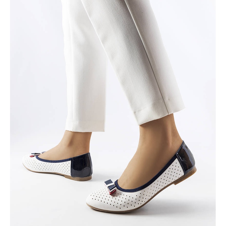 Bailarinas blancas caladas con lazo Tisser blanco 1