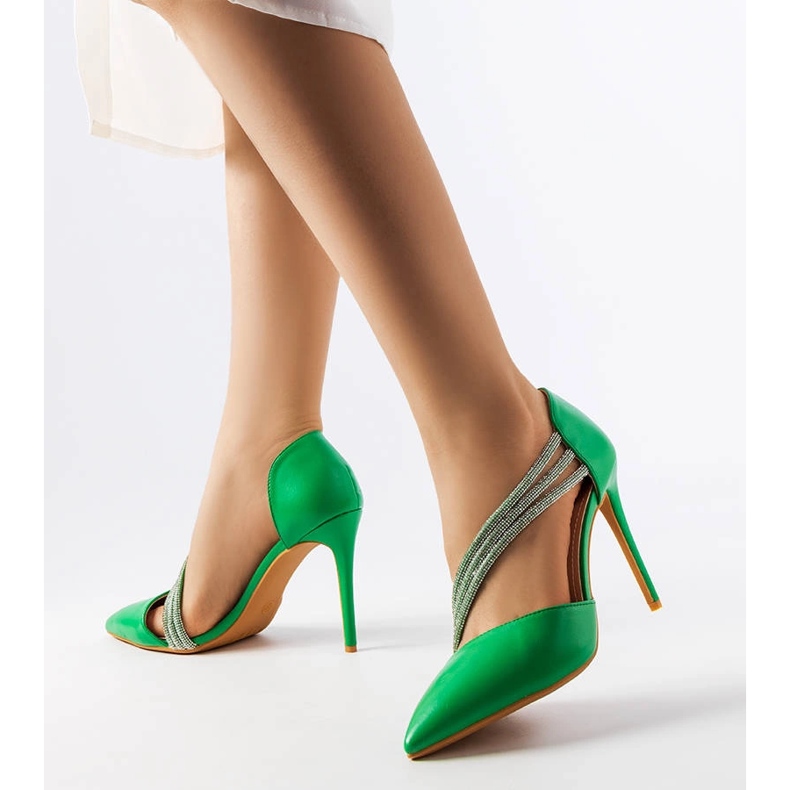 Tacones verdes decorados con pedrería de Abbotsford 1