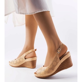 Sandalias de cuña caladas beige de Emeral 1 Sandalias de cuña caladas beige de Emeral 1