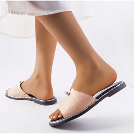Sandalias rosas metalizadas con perlas de Frederi rosado 2