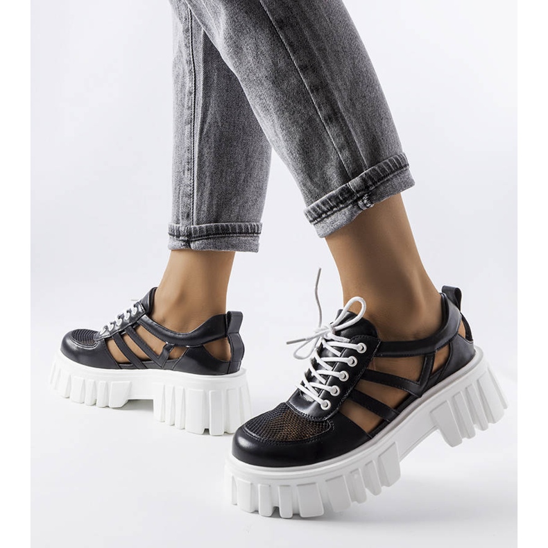 Zapatos brogue negros con una enorme suela Emaline 2