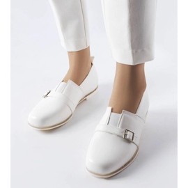 Zapatos brogue blancos con plantilla de piel de Felosa 1
