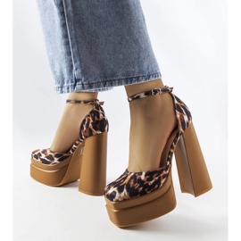 Zapatos marrones de tacón alto de Romines marrón 2