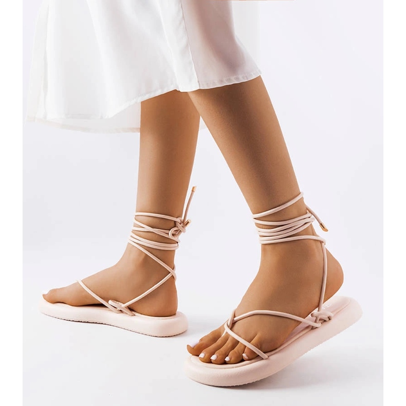 Sandalias beige con cordones de Laurence 1