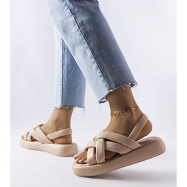 Chanclas beige con plataforma de Primeau 1