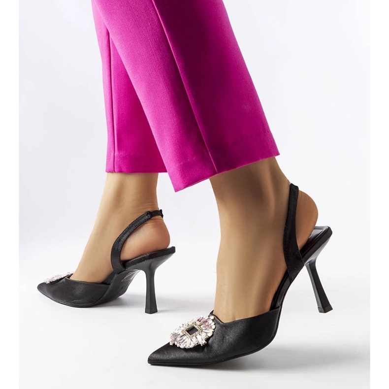 Zapatos de salón Dearborn negros con pedrería 1