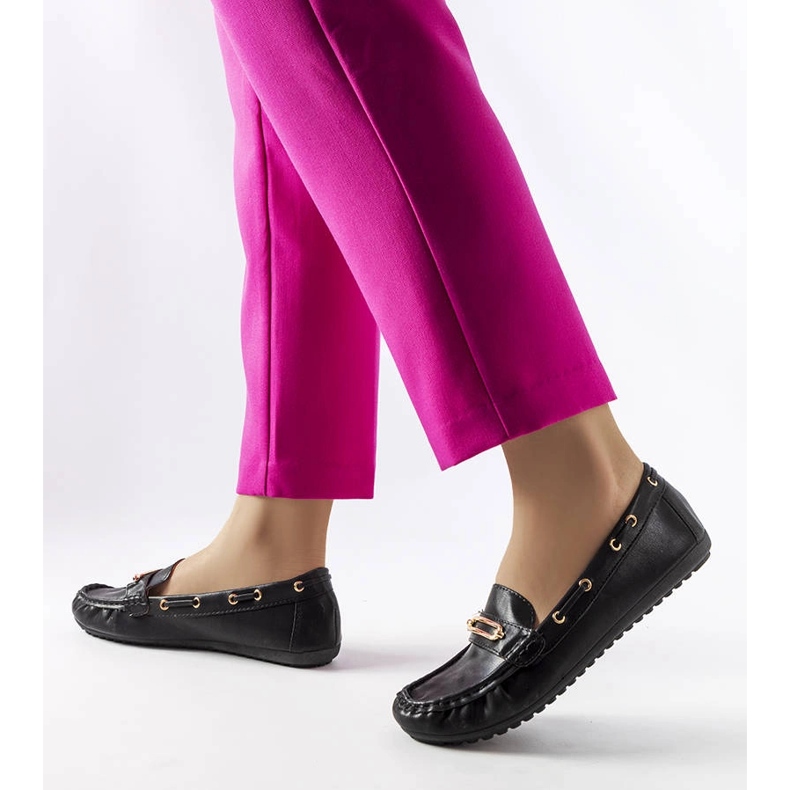 Mocasín negro decorado con aplique Seattle 1