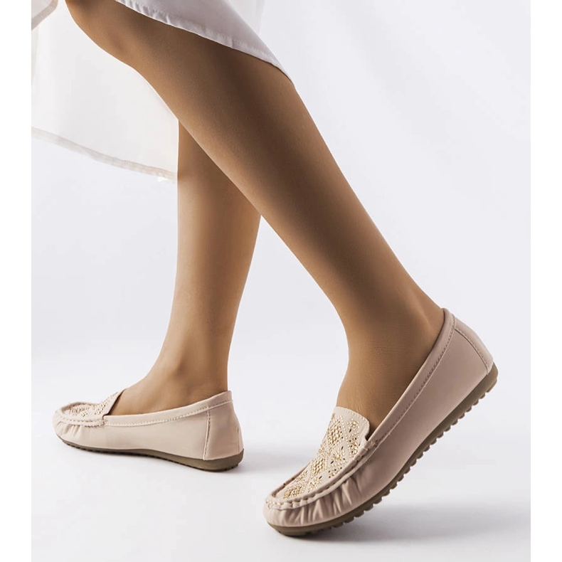 Mocasines beige decorados con pedrería Gamache 1