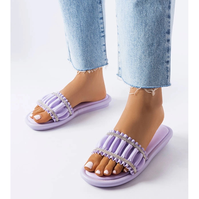 Sandalias moradas con circonitas de Anapor violeta 1