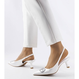 Zapatos de tacón blancos con circonitas de Lafontaine 1