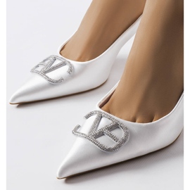 Zapatos de tacón blancos con circonitas de Lafontaine 2