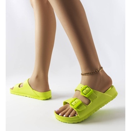 Chanclas de goma verdes con hebillas de Eugene 2