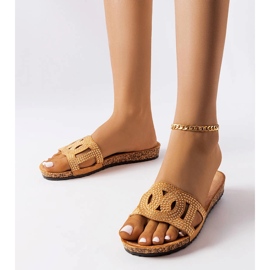 Chanclas beige decoradas con chorros Lagacé 1 Chanclas beige decoradas con chorros Lagacé 1