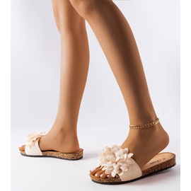 Babuchas beige decoradas con flores Farland 2