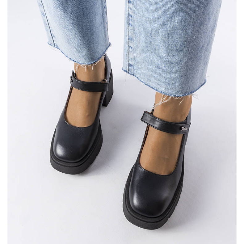 Salón Karino de piel negra con tacón negro 1 Salón Karino de piel negra con tacón negro 1