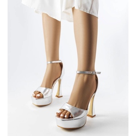 Sandalias altas Illinois charol plata 1