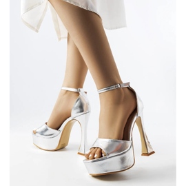 Sandalias altas Illinois charol plata 2