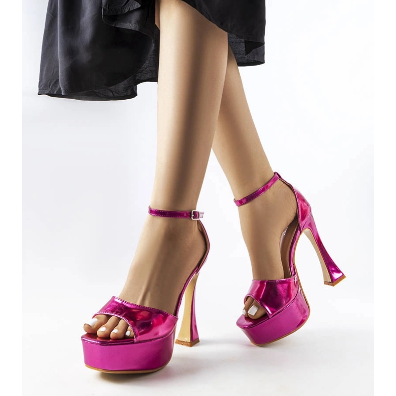 Sandalias de tacón alto de charol rosa de Illinois 1