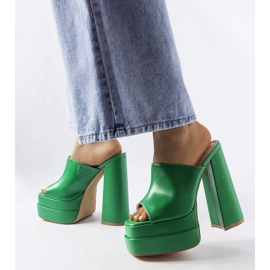 Chanclas verdes de tacón alto de Mertzon 1 Chanclas verdes de tacón alto de Mertzon 1
