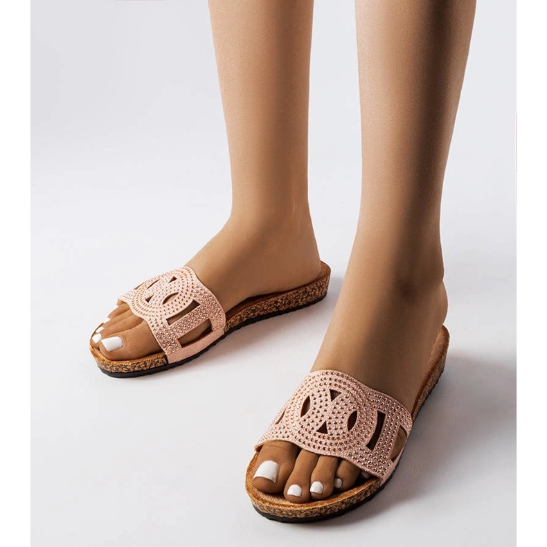 Chanclas rosas decoradas con chorros Lagacé rosado 1