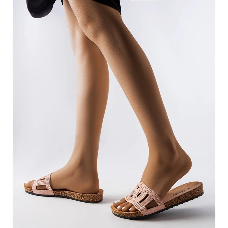 Chanclas rosas decoradas con chorros Lagacé rosado 2