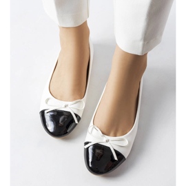 Bailarinas con puntera de charol blancas de Despins blanco 2