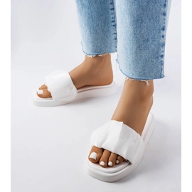 Chanclas blancas decoradas con volantes Boulevard blanco 1