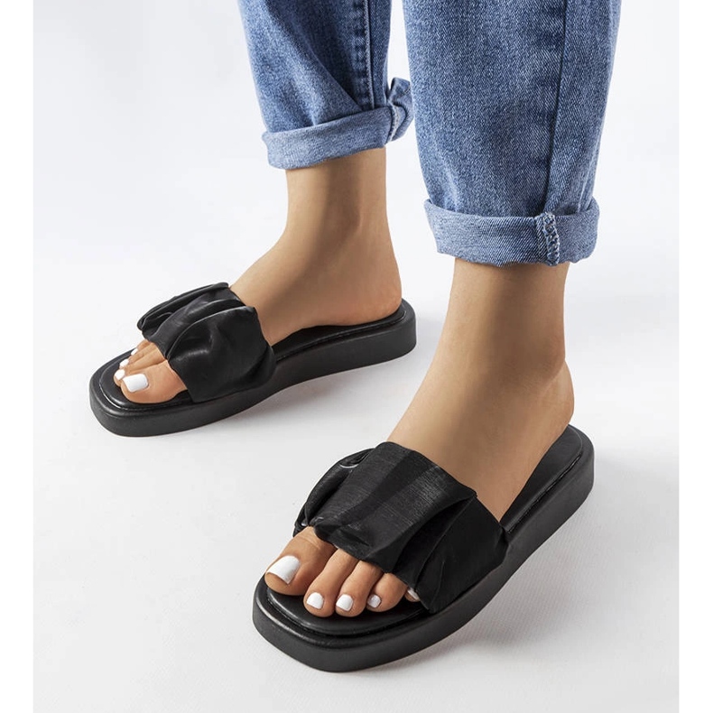 Chanclas negras con volantes Boulevard negro 1