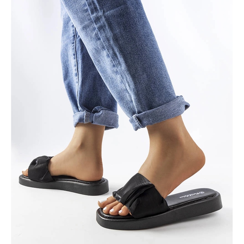 Chanclas negras con volantes Boulevard negro 2
