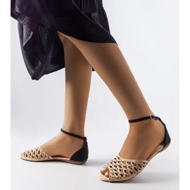 Sandalias beige caladas con circonitas de Avice 2