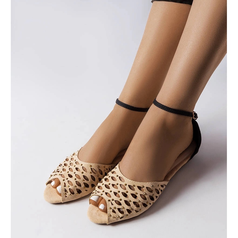 Sandalias beige caladas con circonitas de Avice 1 Sandalias beige caladas con circonitas de Avice 1