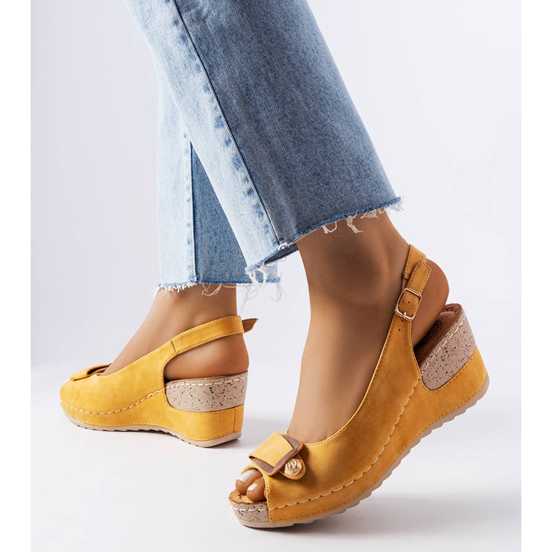 Sandalias de cuña amarillas de Laetitia amarillo 1