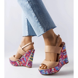 Sandalias de cuña con adornos beige de Westtide 1
