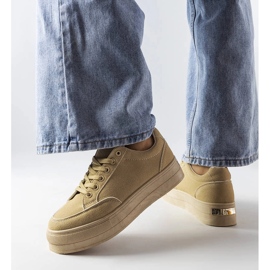 Zapatillas beige con plataforma de Amathymes 2