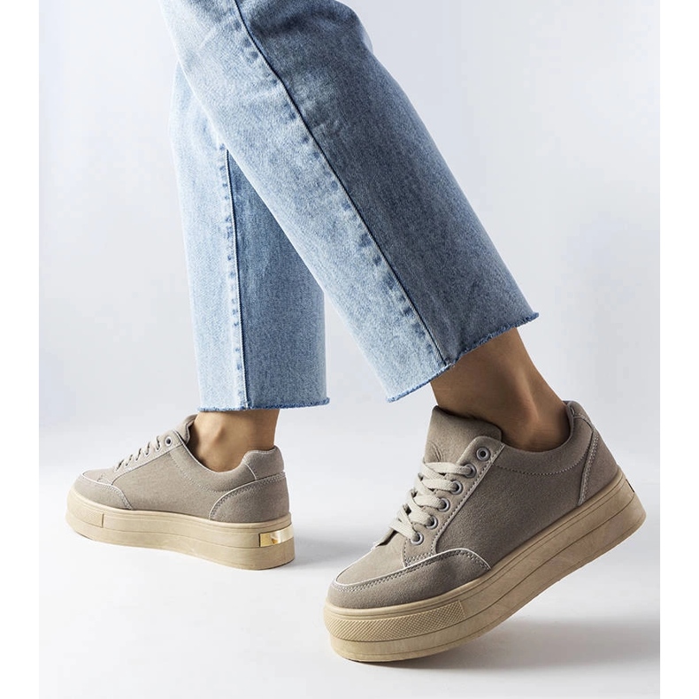 Zapatillas grises con plataforma de Amathymes 2