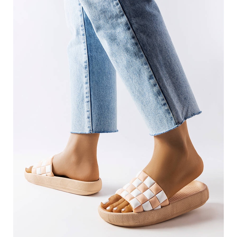 Chanclas con plataforma de goma beige de Elin 2