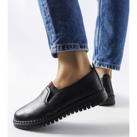 Los mocasines negros de Julie 2