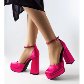 Zapatos de tacón rosa de Elida. 1