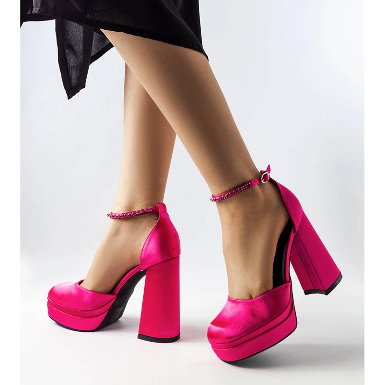 Zapatos de tacón rosa de Elida. 1
